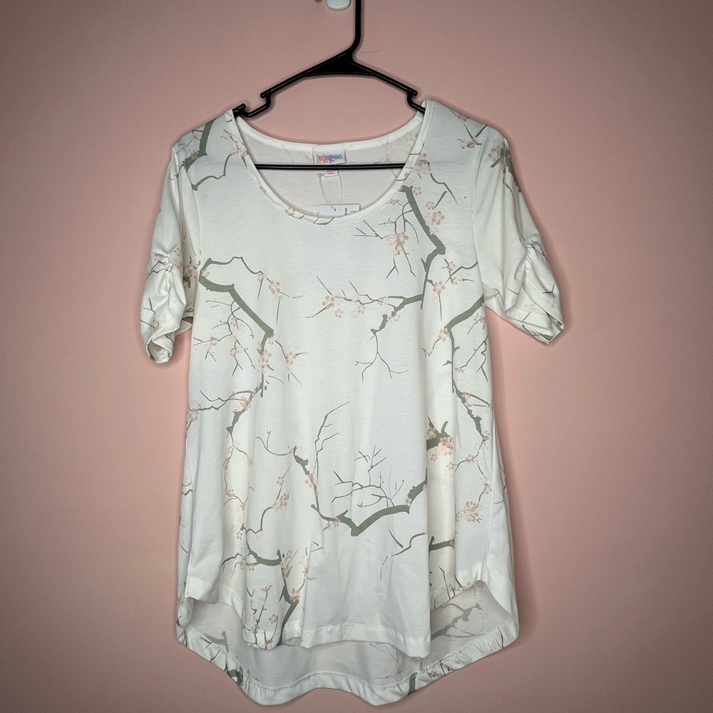 NWT LuLaRoe Morgan Chic White and Gray Printed Short Sleeve Top
